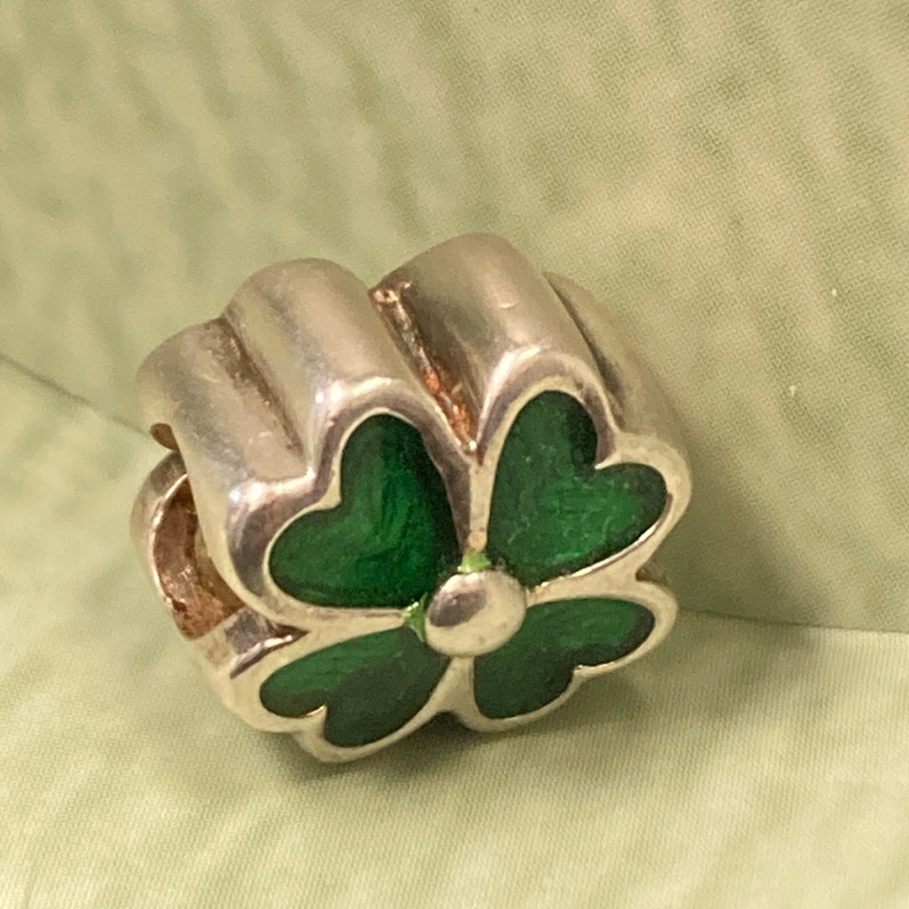 Solvar Silver and Green Clover Bead